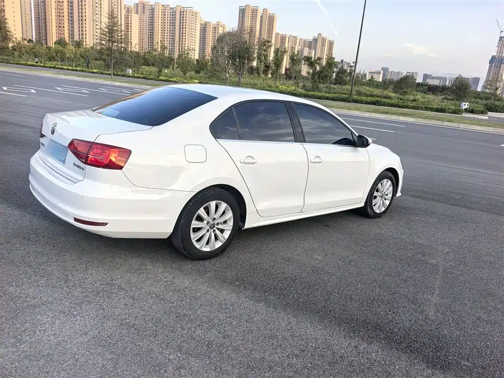 Volkswagen Sagitar 2015 1.6L Automatic Comfort