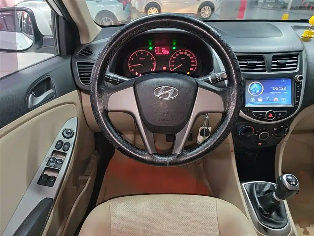 Hyundai Verna 2014 1.4L Manual Smart GLS