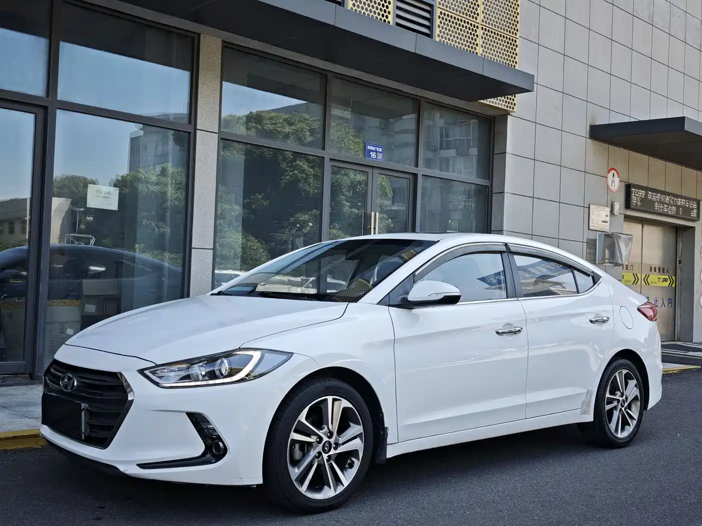 Hyundai Elantra 2016 Model 1.6L Automatic Smart Elite