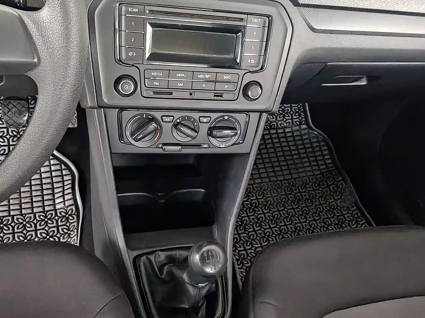 Volkswagen Jetta 2015 Quality Edition 1.4L Manual Fashion
