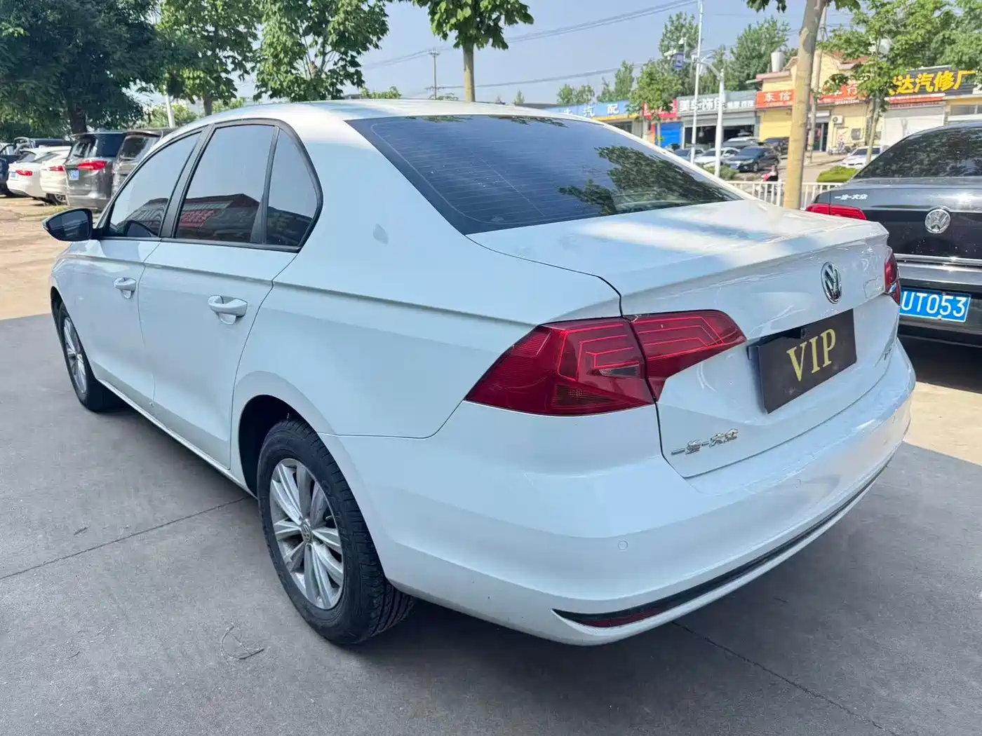 Volkswagen Bora 2017 1.6L Manual Fashion Edition