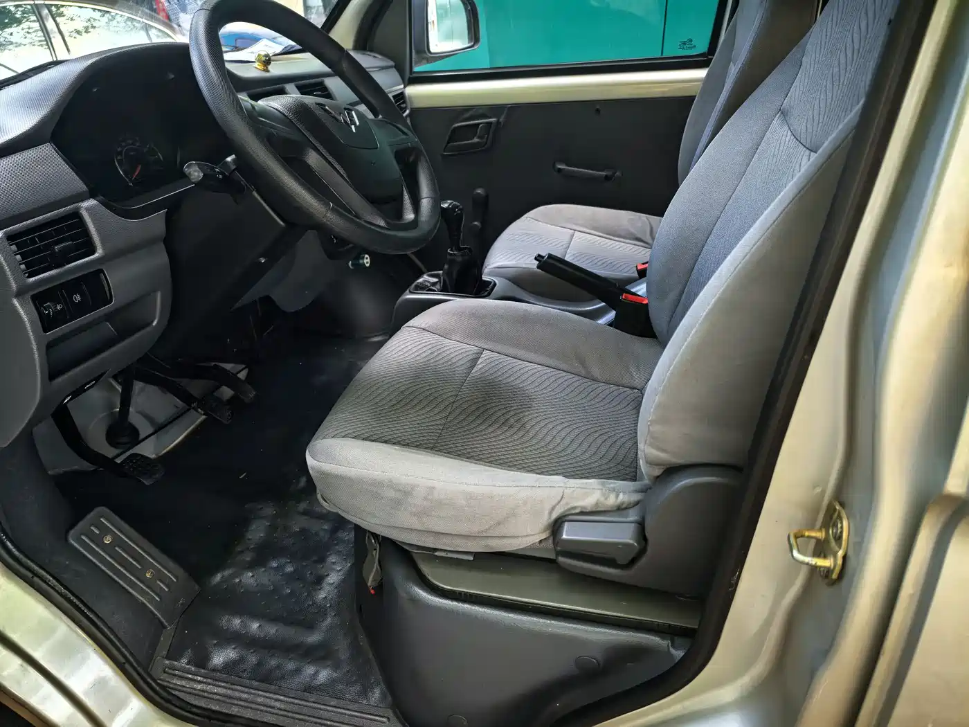 Wuling Motors Wuling Zhiguang 2015 1.2L S Standard LSI