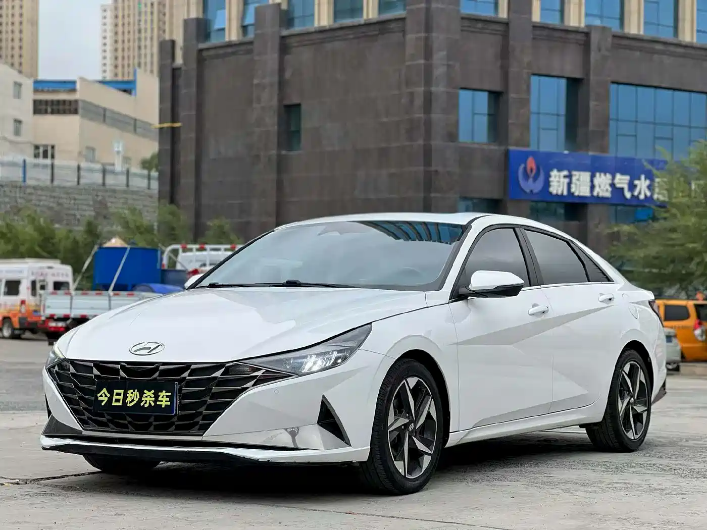 Hyundai Elantra 2021 1.5L CVT LUX Premium Edition
