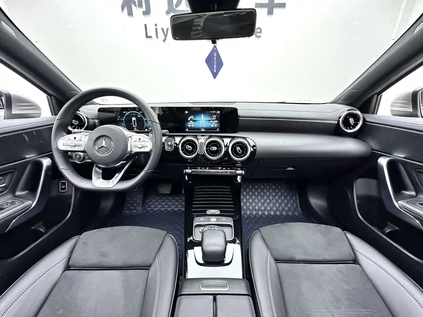 Mercedes-Benz Mercedes-Benz A-Class 2019 A 180 L Sport Sedan