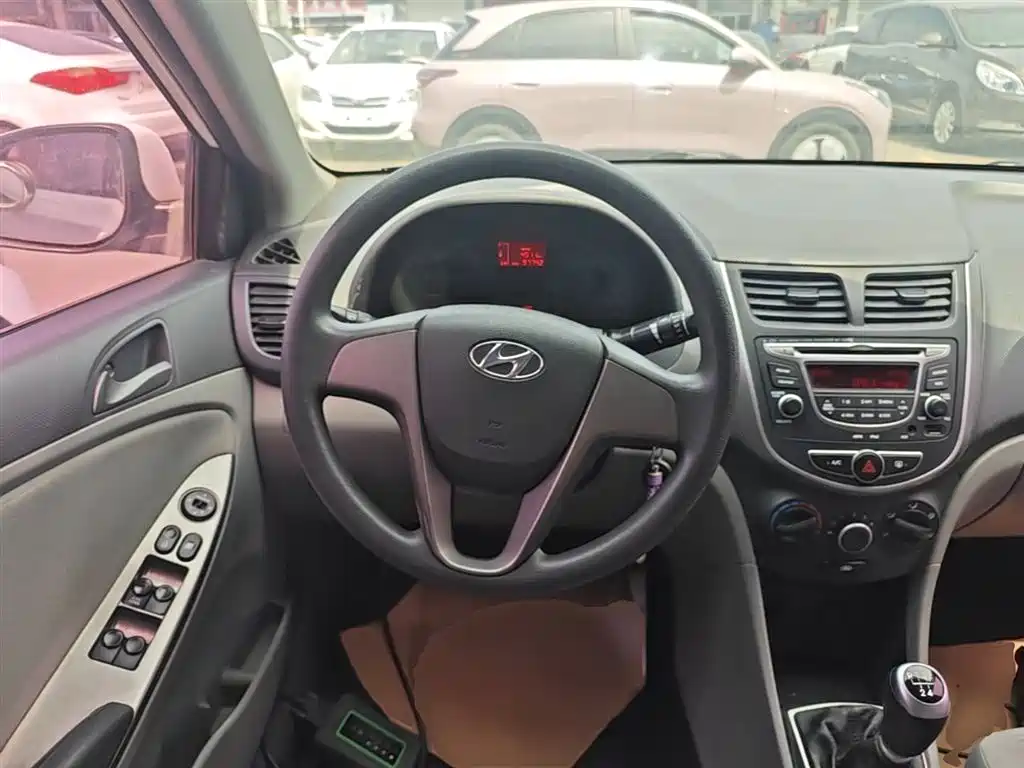 Hyundai Verna 2014 1.4L Manual Smart GLS