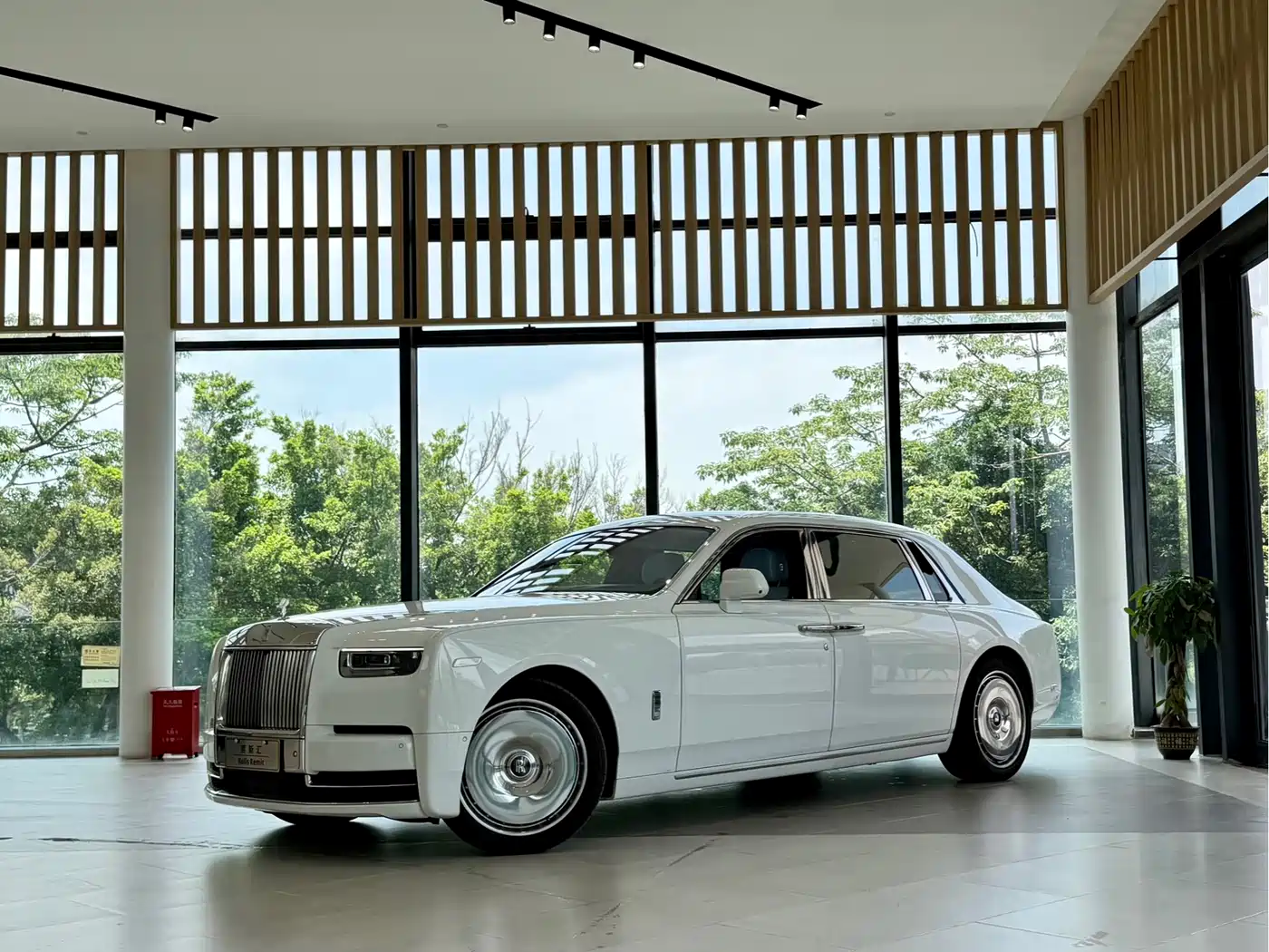 Rolls-Royce Phantom 2024 Long Wheelbase Series II