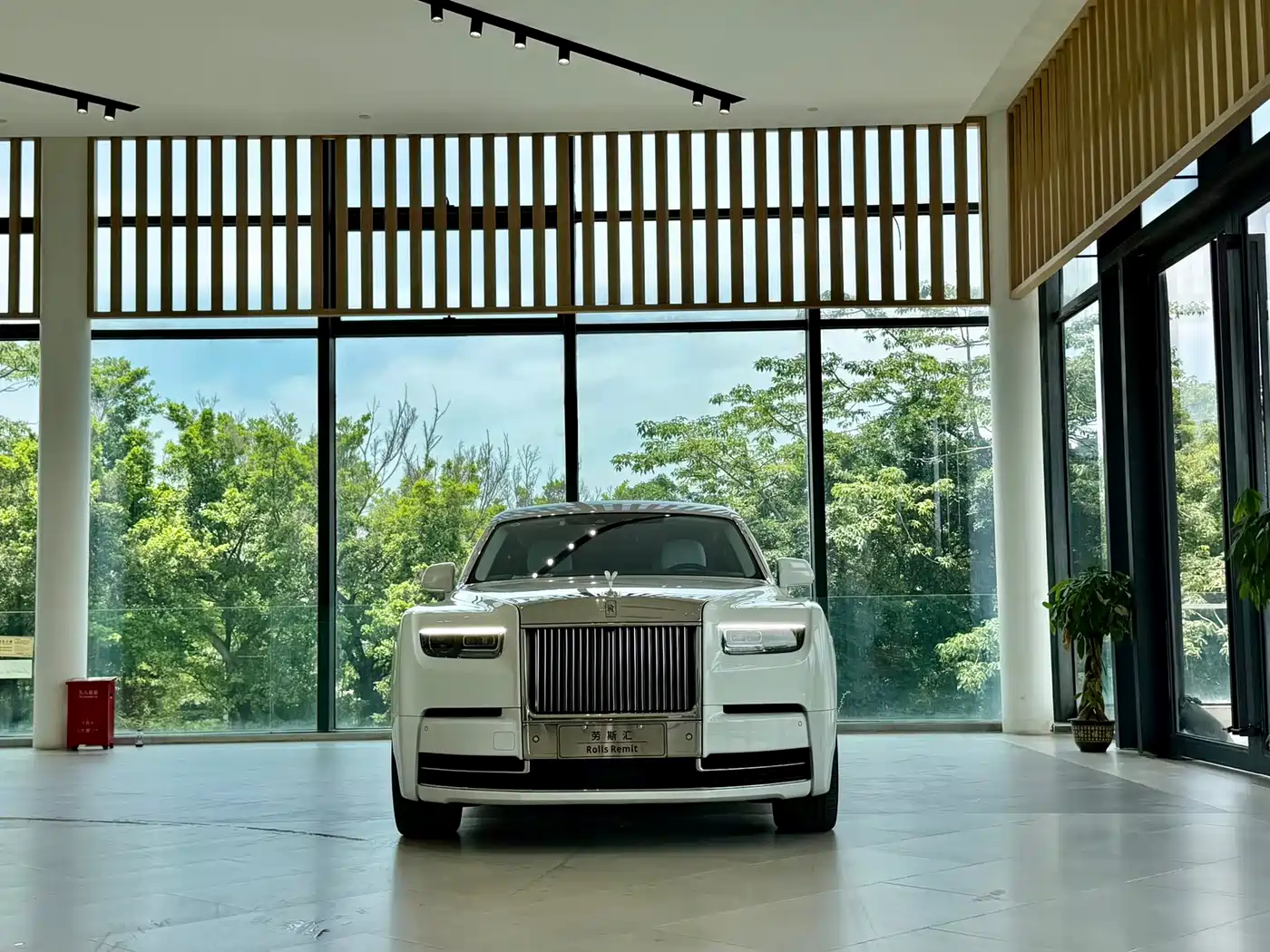 Rolls-Royce Phantom 2024 Long Wheelbase Series II