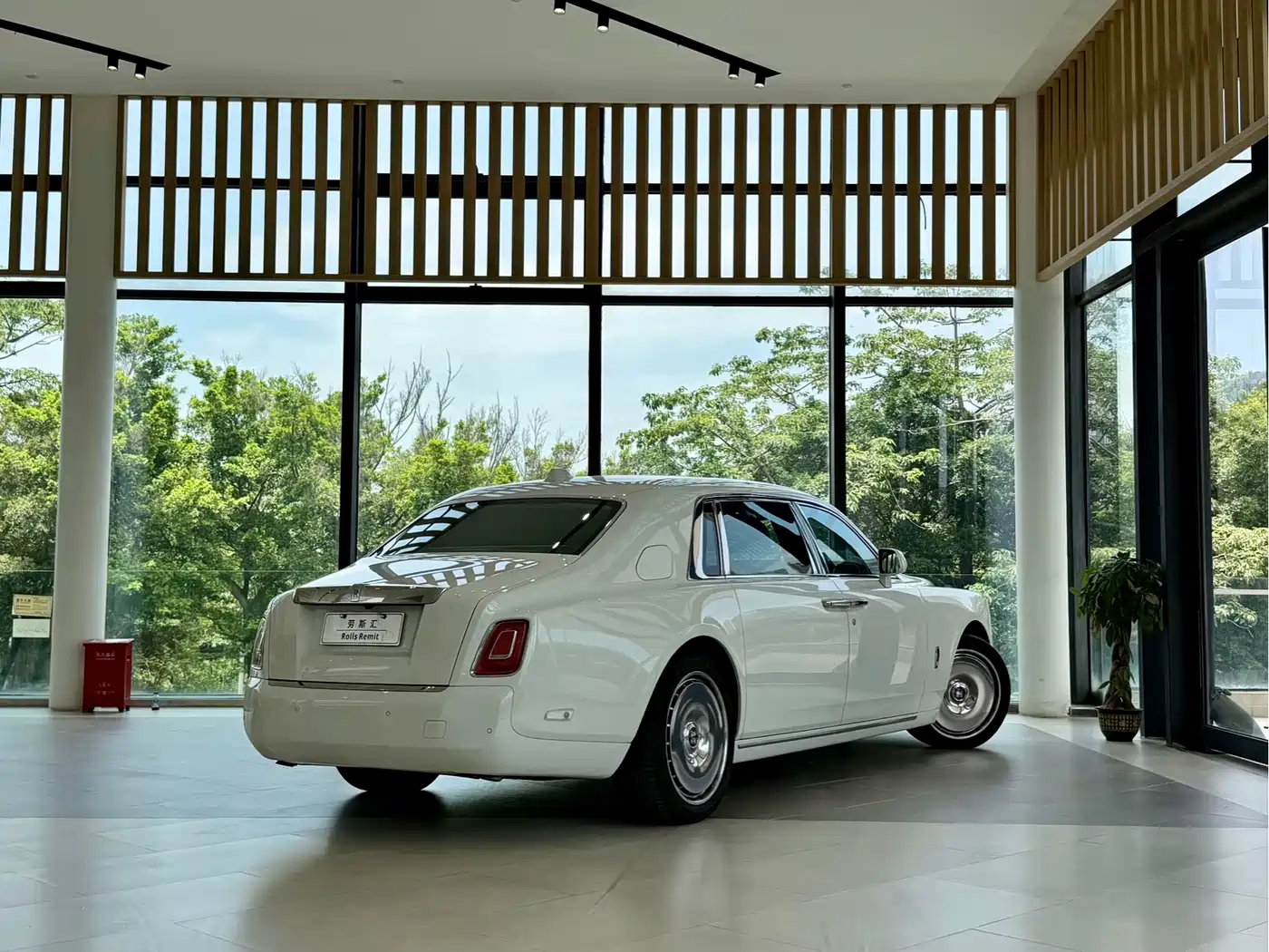 Rolls-Royce Phantom 2024 Long Wheelbase Series II