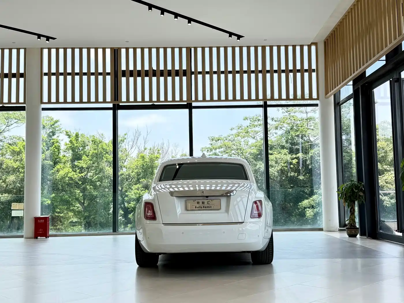 Rolls-Royce Phantom 2024 Long Wheelbase Series II