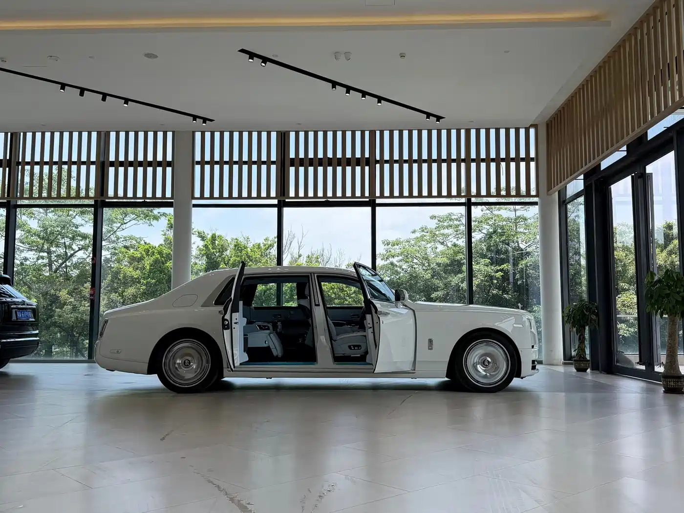 Rolls-Royce Phantom 2024 Long Wheelbase Series II