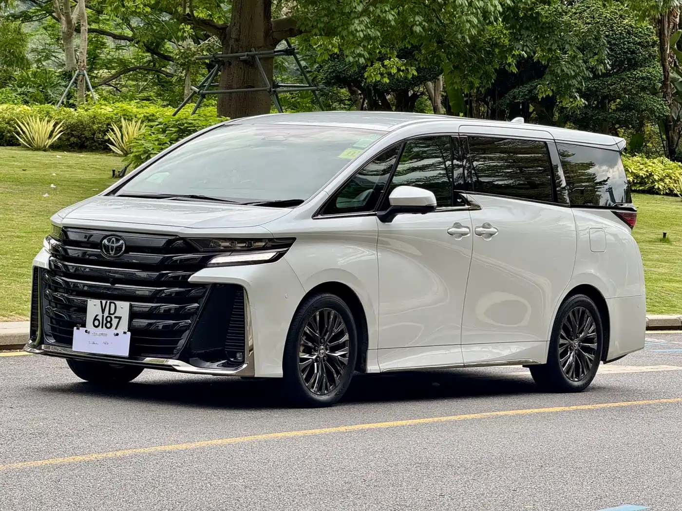 Toyota Vellfire 2023 Crown Hybrid 2.5L HV Luxury