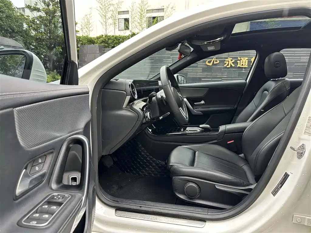 Mercedes-Benz Mercedes-Benz A-Class 2021 A 180 L Sports Sedan