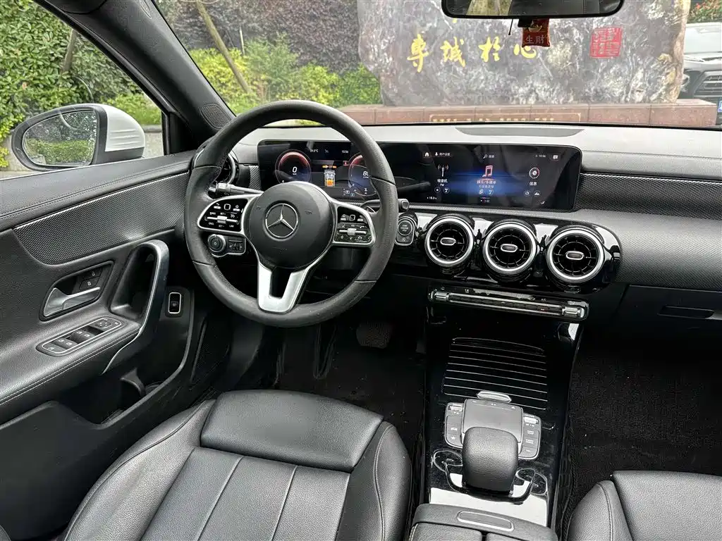 Mercedes-Benz Mercedes-Benz A-Class 2021 A 180 L Sports Sedan