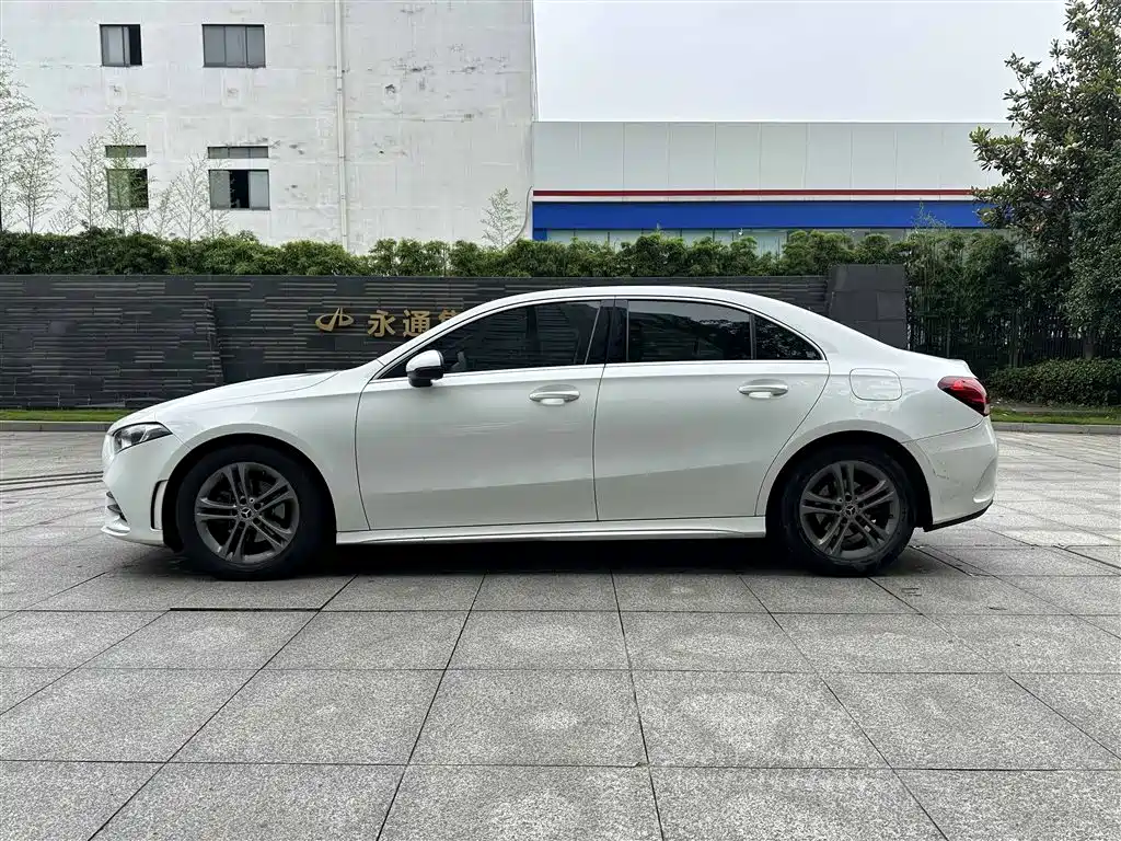 Mercedes-Benz Mercedes-Benz A-Class 2021 A 180 L Sports Sedan