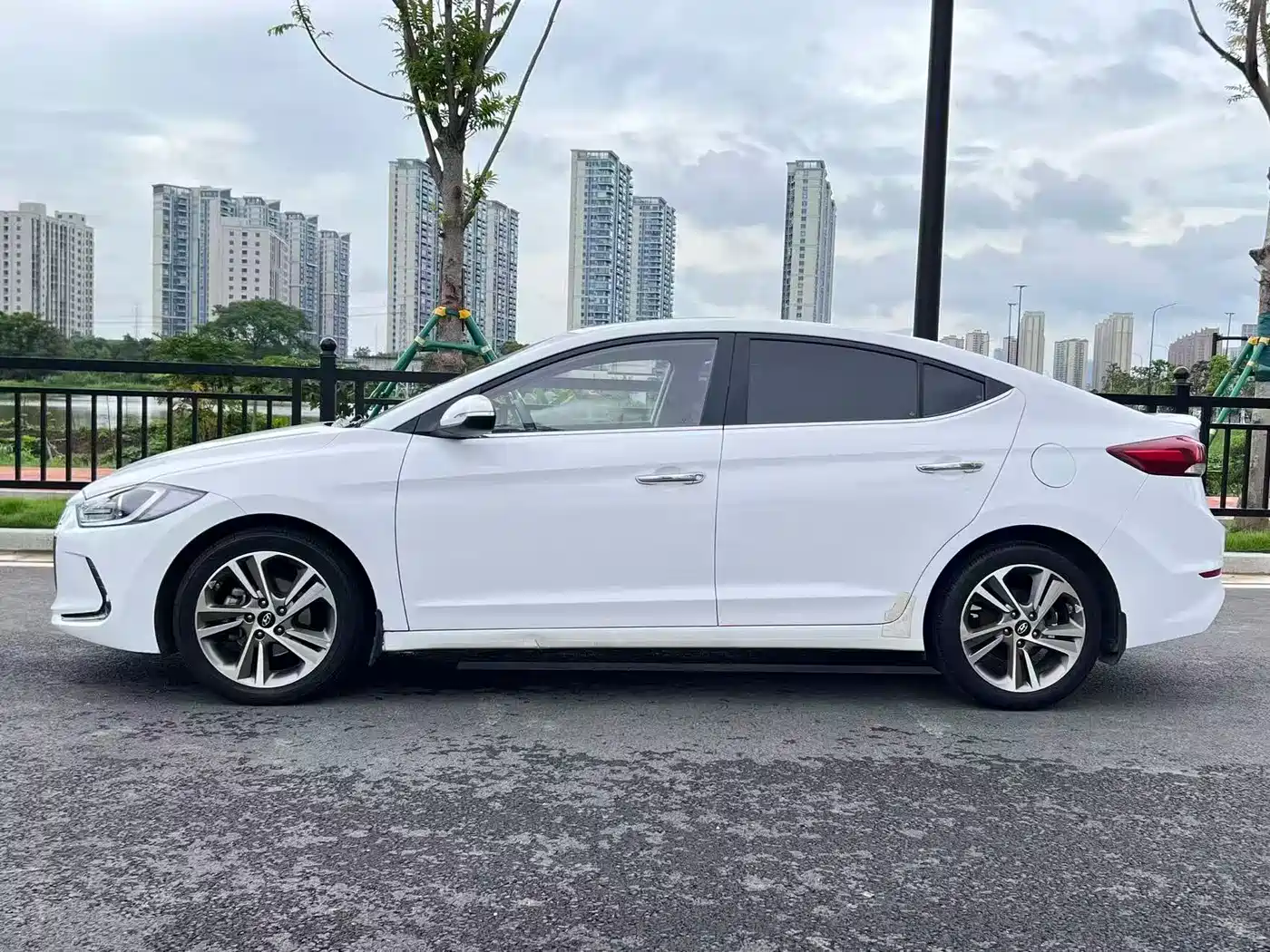 Hyundai Elantra 2016 Model 1.6L Automatic Smart Elite