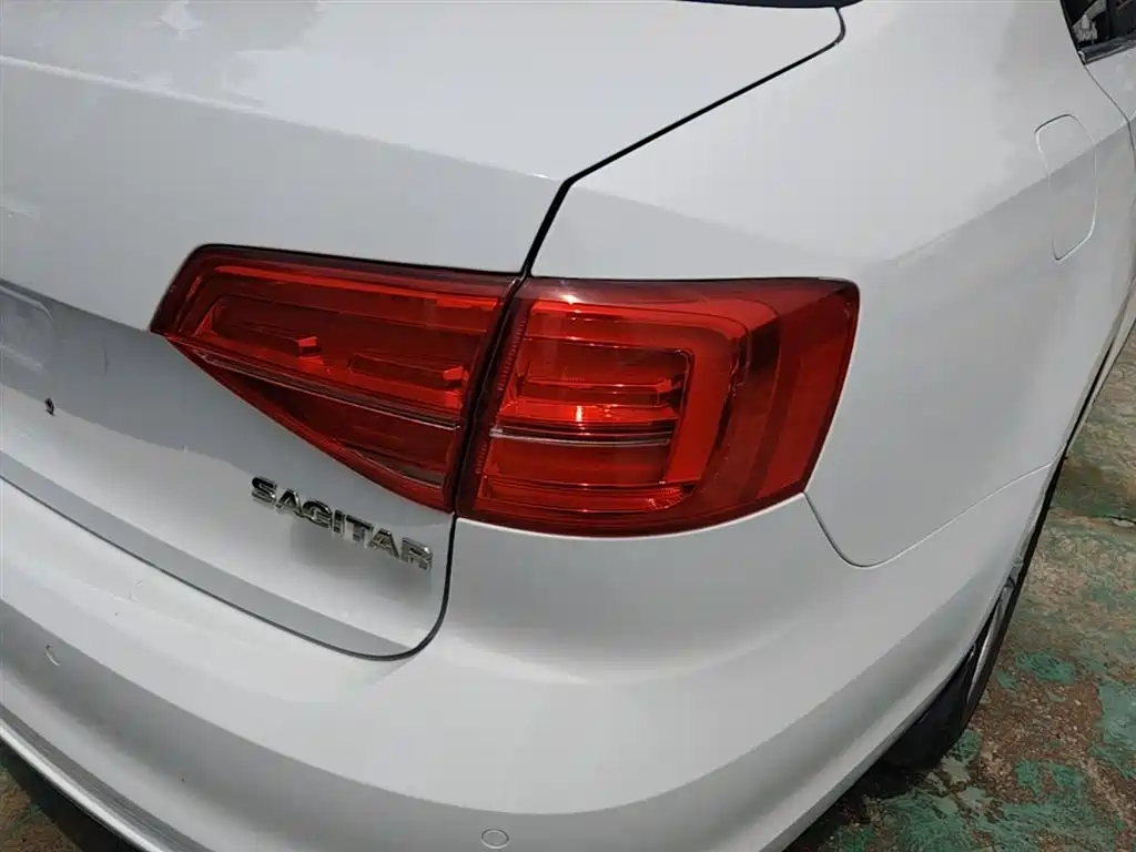 Volkswagen Sagitar 2016 230TSI 25th Anniversary Edition