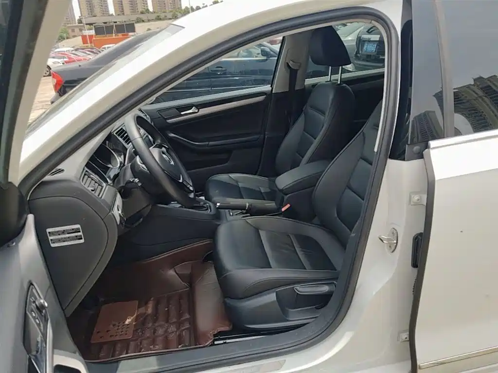 Volkswagen Sagitar 2016 230TSI 25th Anniversary Edition