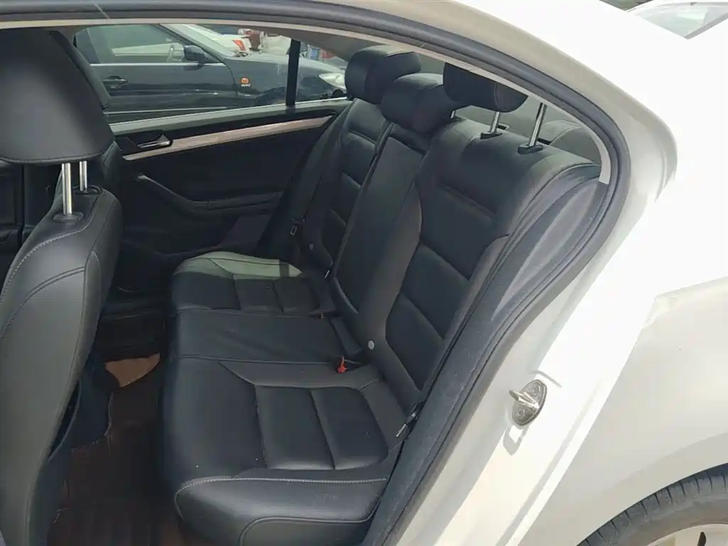 Volkswagen Sagitar 2016 230TSI 25th Anniversary Edition