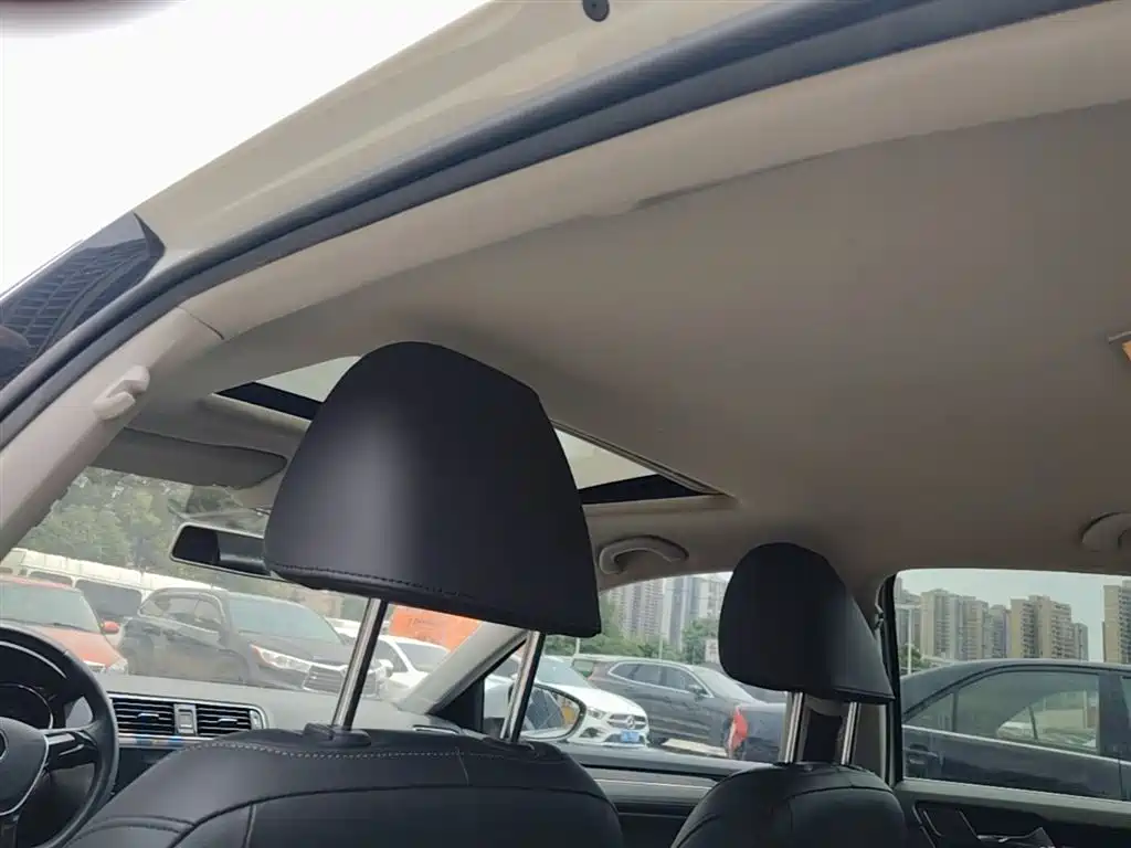 Volkswagen Sagitar 2016 230TSI 25th Anniversary Edition