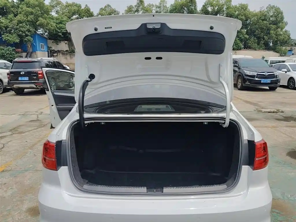 Volkswagen Sagitar 2016 230TSI 25th Anniversary Edition
