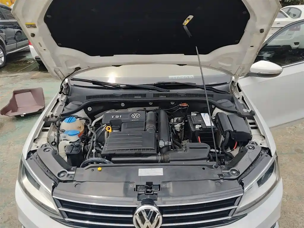 Volkswagen Sagitar 2016 230TSI 25th Anniversary Edition