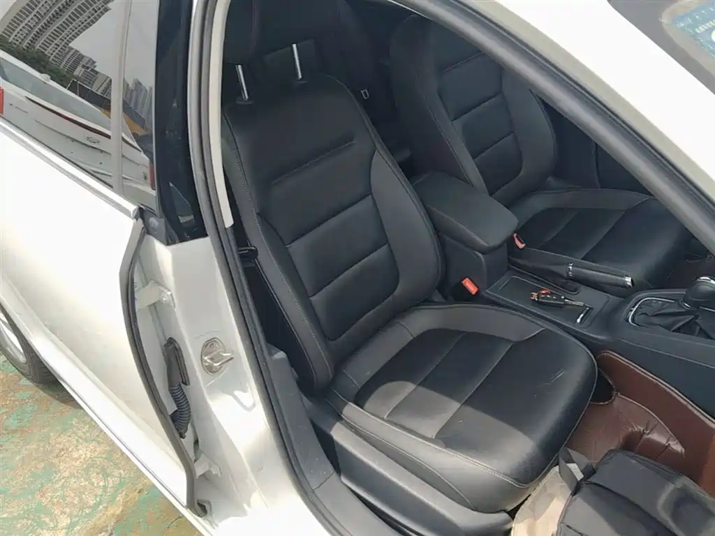 Volkswagen Sagitar 2016 230TSI 25th Anniversary Edition