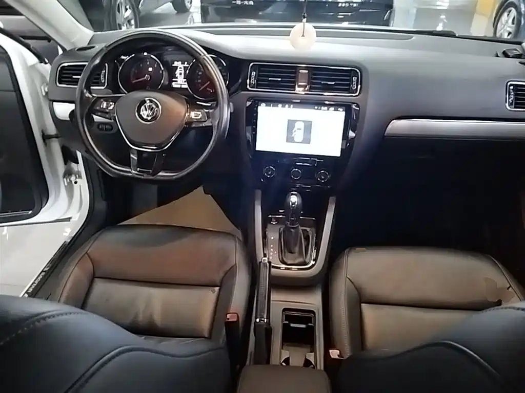 Volkswagen Sagitar 2018 180TSI DSG Premium Edition