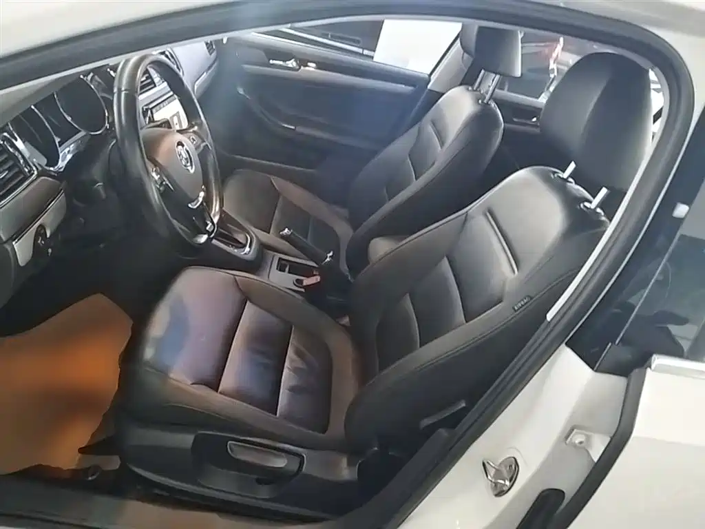 Volkswagen Sagitar 2018 180TSI DSG Premium Edition