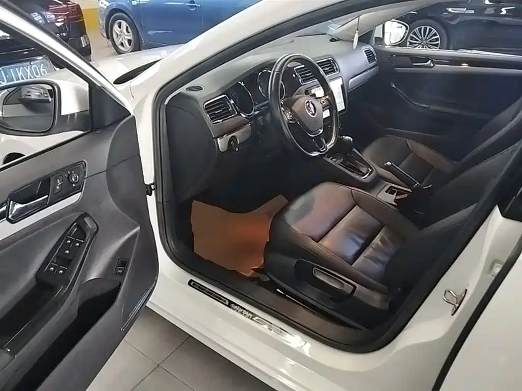 Volkswagen Sagitar 2018 180TSI DSG Premium Edition