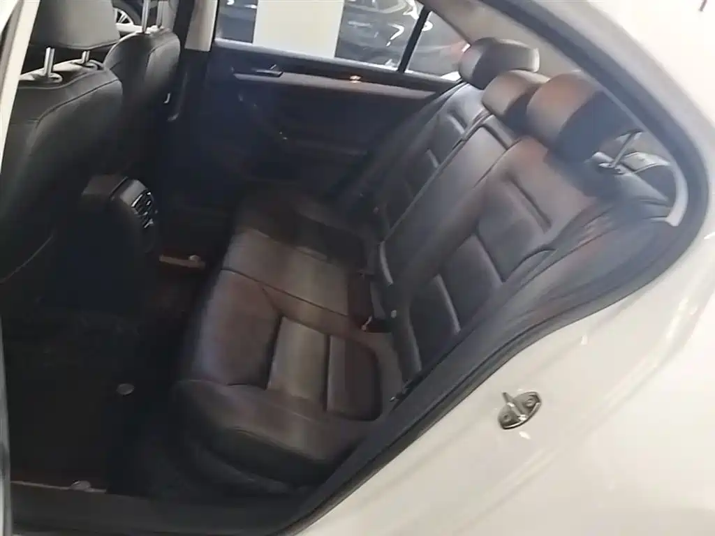 Volkswagen Sagitar 2018 180TSI DSG Premium Edition