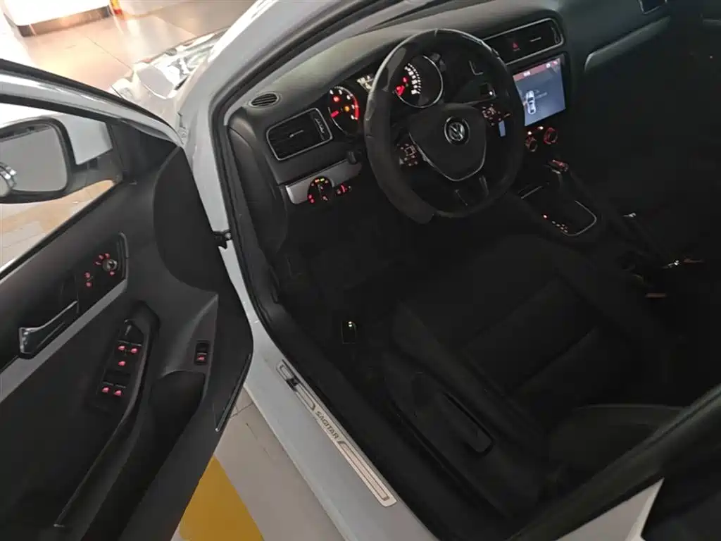 Volkswagen Sagitar 2018 1.6L Automatic Comfort