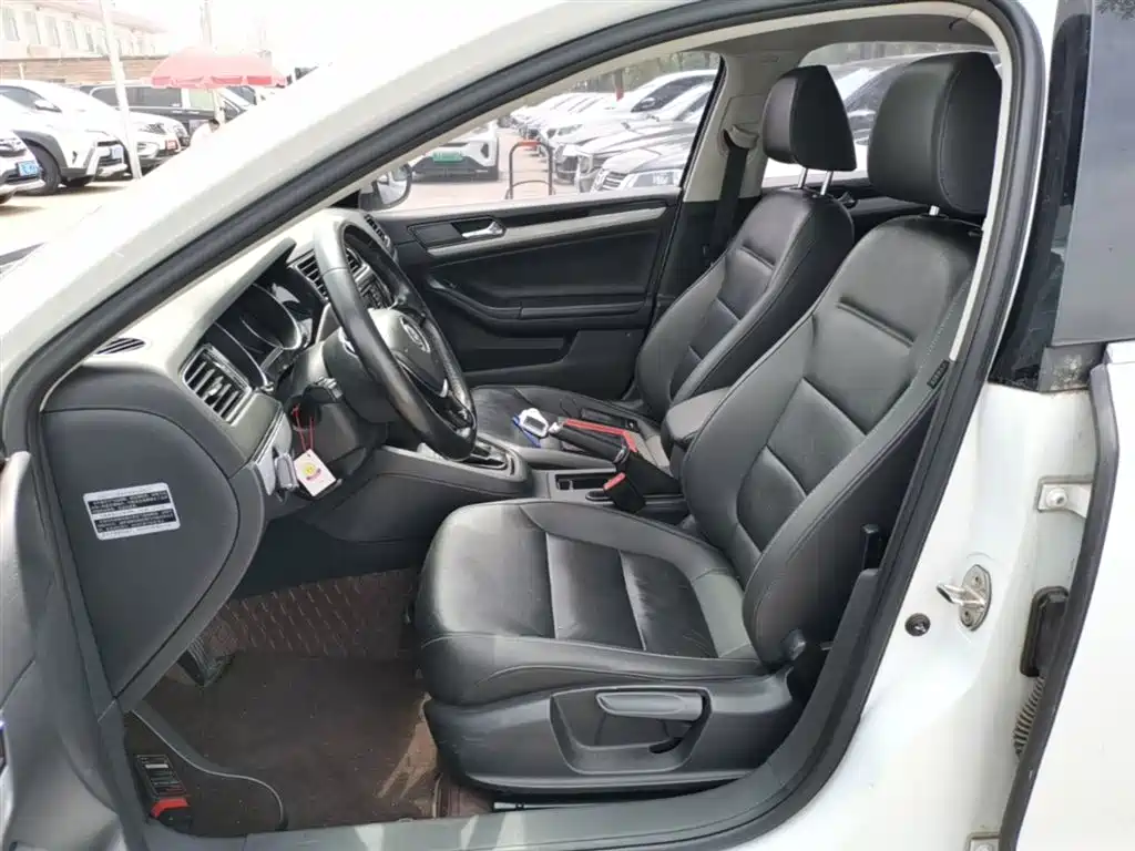 Volkswagen Sagitar 2016 230TSI 25th Anniversary Edition