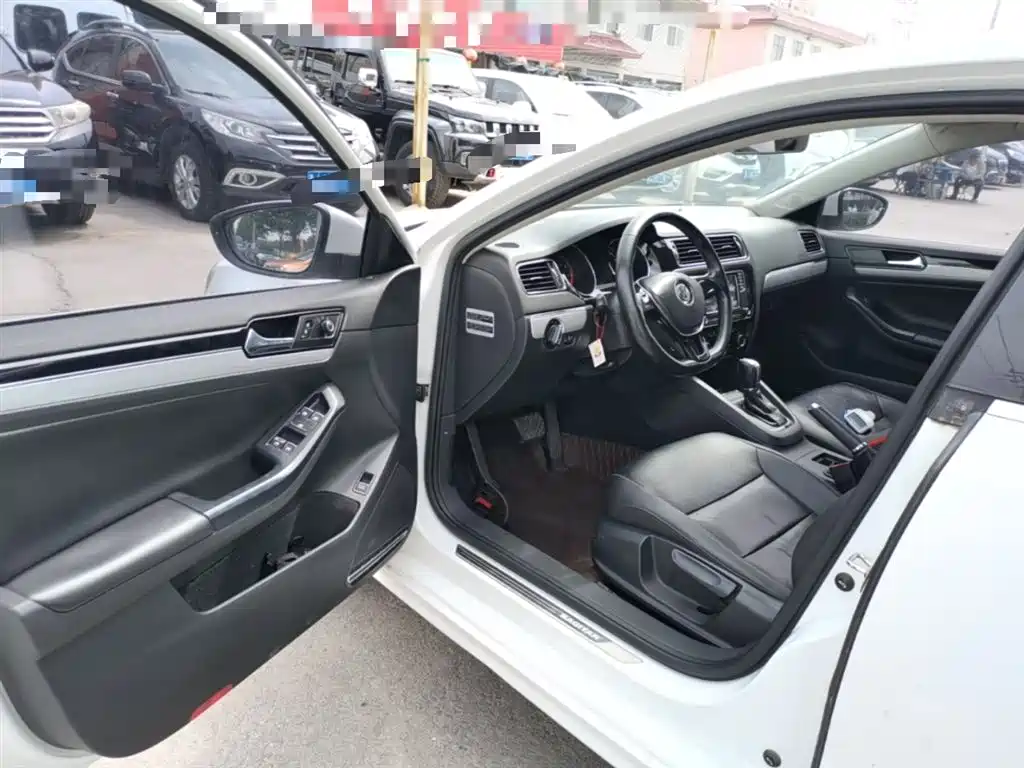Volkswagen Sagitar 2016 230TSI 25th Anniversary Edition