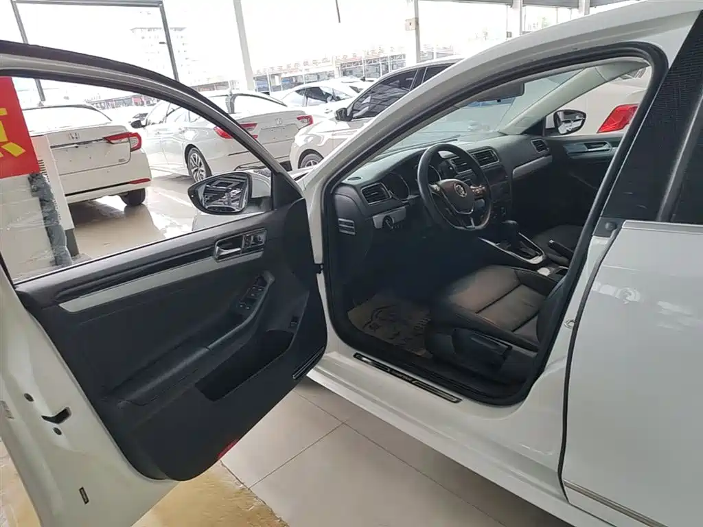 Volkswagen Sagitar 2017 230TSI Automatic Comfort