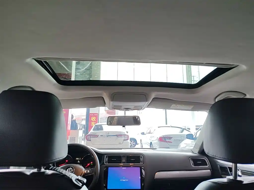 Volkswagen Sagitar 2017 230TSI Automatic Comfort