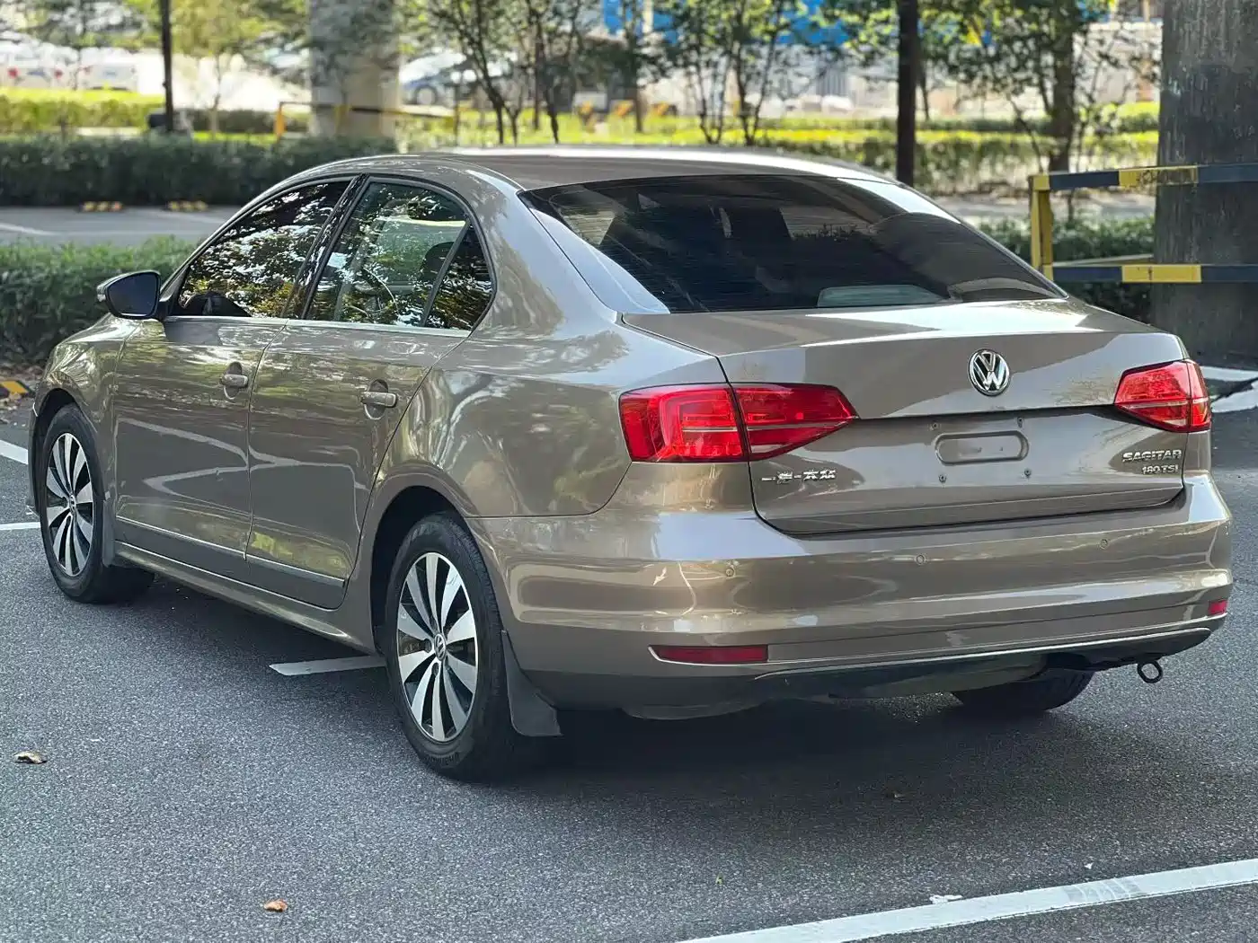 Volkswagen Sagitar 2017 180TSI Automatic Leading