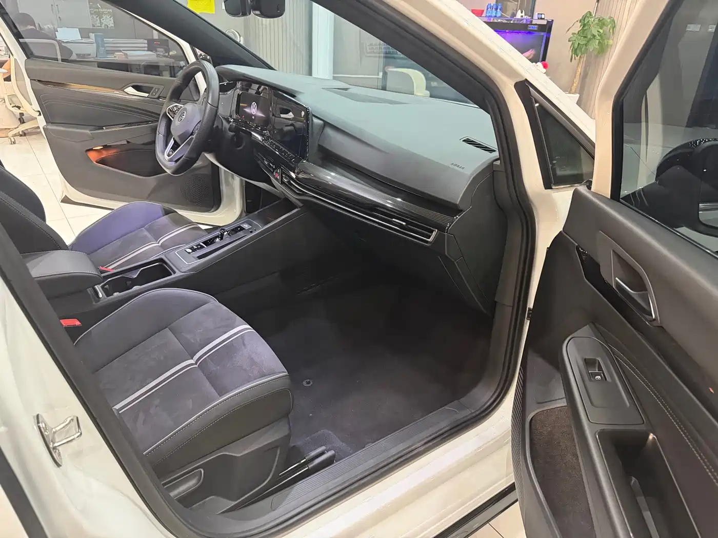 Volkswagen Golf 2023 280TSI DSG R-Line Lite