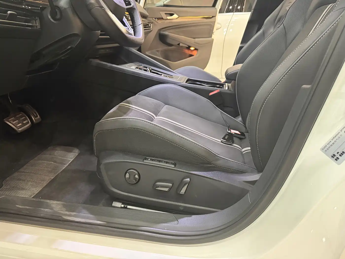 Volkswagen Golf 2023 280TSI DSG R-Line Lite