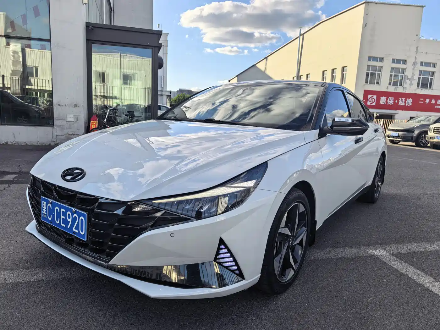 Hyundai Elantra 2021 1.5L CVT LUX Premium Edition
