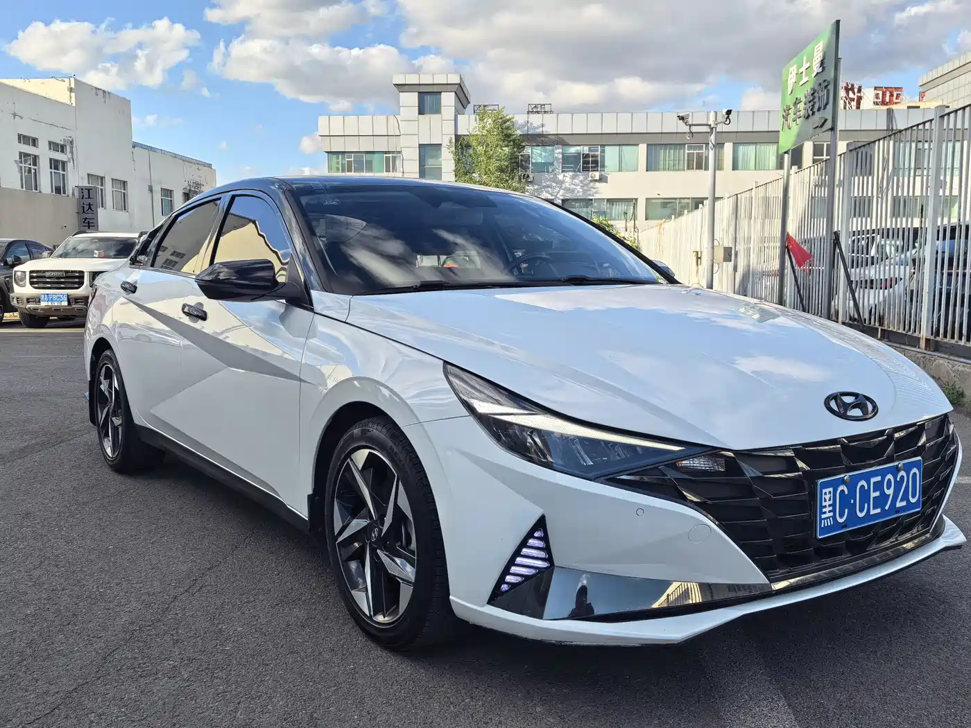 Hyundai Elantra 2021 1.5L CVT LUX Premium Edition