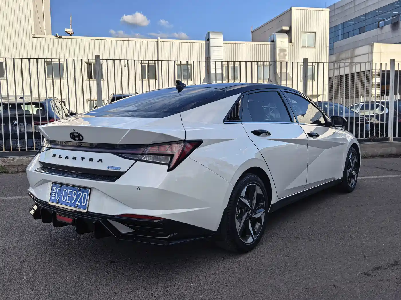 Hyundai Elantra 2021 1.5L CVT LUX Premium Edition