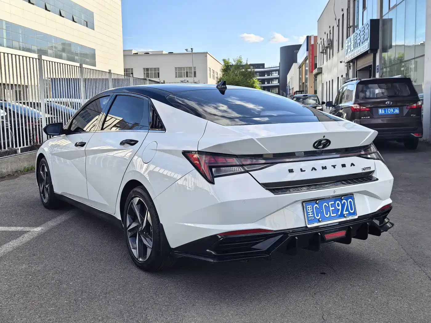 Hyundai Elantra 2021 1.5L CVT LUX Premium Edition