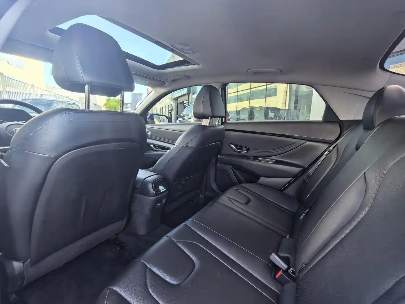 Hyundai Elantra 2021 1.5L CVT LUX Premium Edition