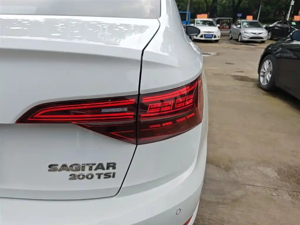 Volkswagen Sagitar 2021 200TSI DSG Surpassing Edition