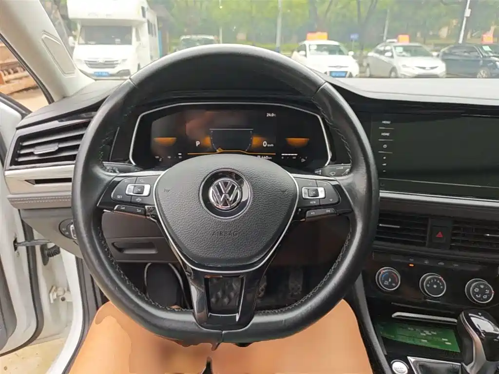 Volkswagen Sagitar 2021 200TSI DSG Surpassing Edition