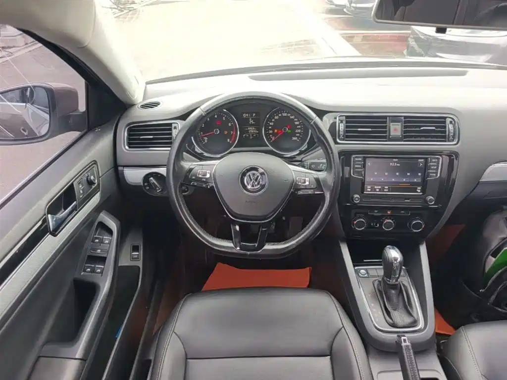 Volkswagen Sagitar 2017 1.6L Automatic Comfort