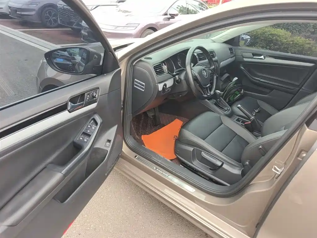 Volkswagen Sagitar 2017 1.6L Automatic Comfort
