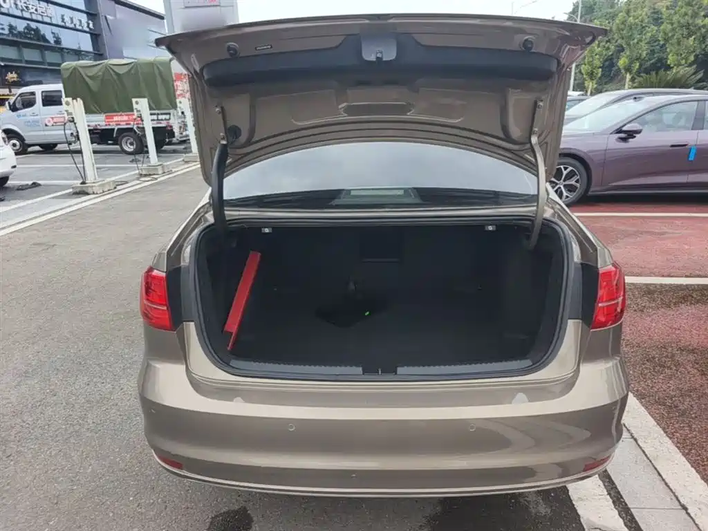 Volkswagen Sagitar 2017 1.6L Automatic Comfort