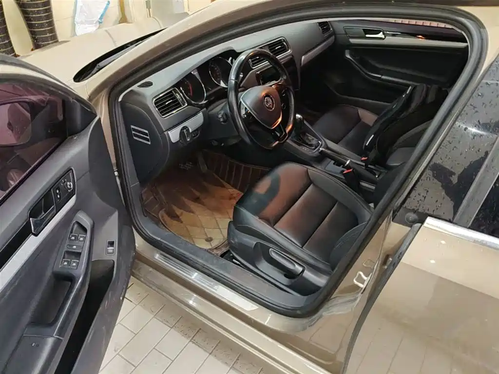 Volkswagen Sagitar 2015 230TSI Automatic Comfort