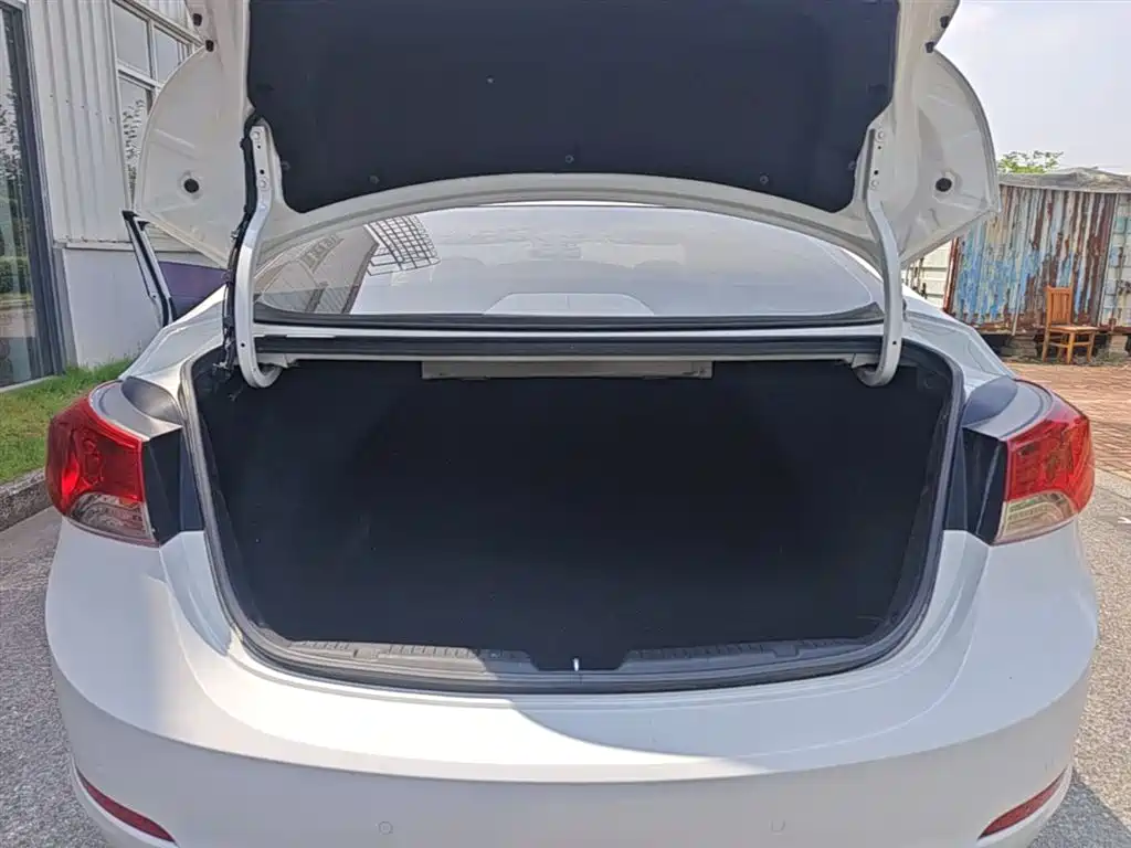 Hyundai Langdong 2015 1.6L Auto Trend